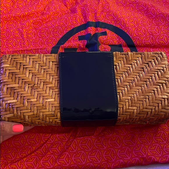 Tory Burch Tan Woven Clutch with Logo - Picture 4 of 6